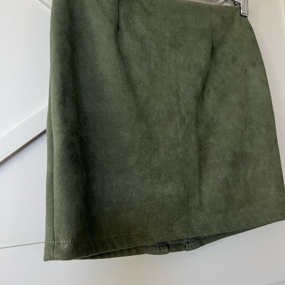NWOT Army green lace-up mini skirt. Small. Boho. - Picture 7 of 8